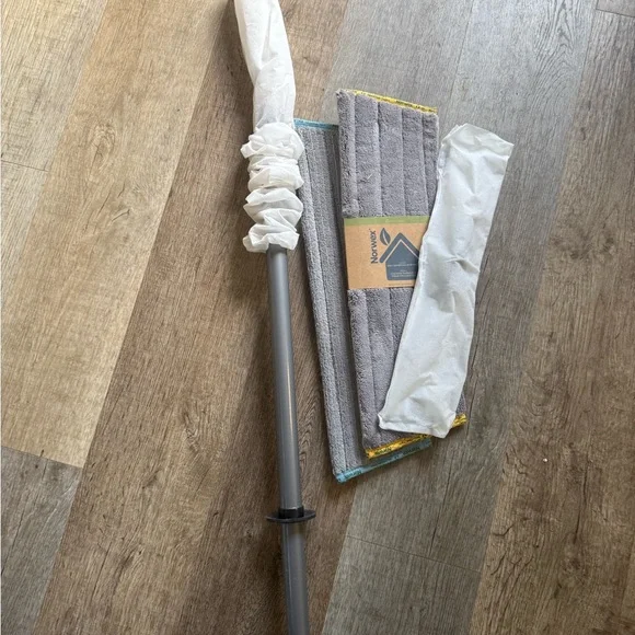 NWT Norwex Gray and White Mop Set - Picture 1 of 3